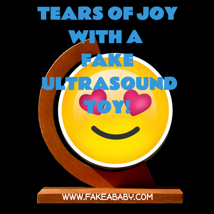 Lágrimas de alegria com um brinquedo falso de ultrassom